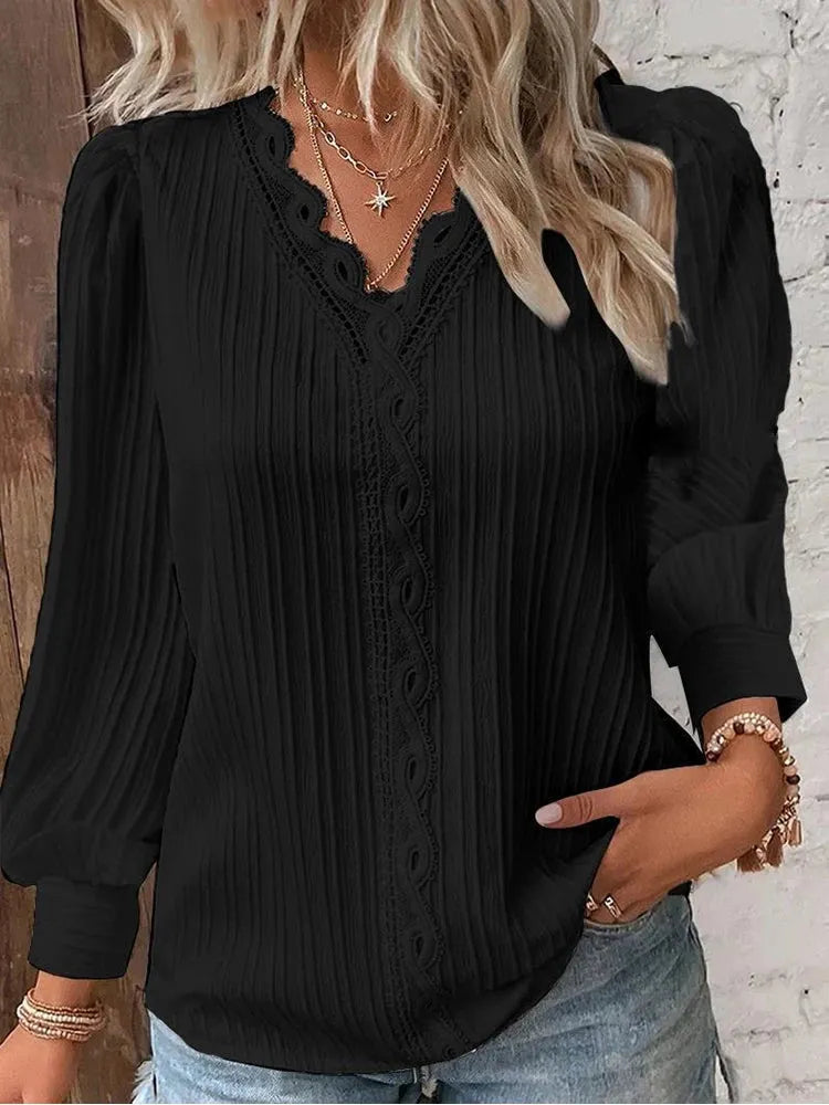 Blusa Manga Longa Feminina Social Radiance Preta com Detalhes em Renda