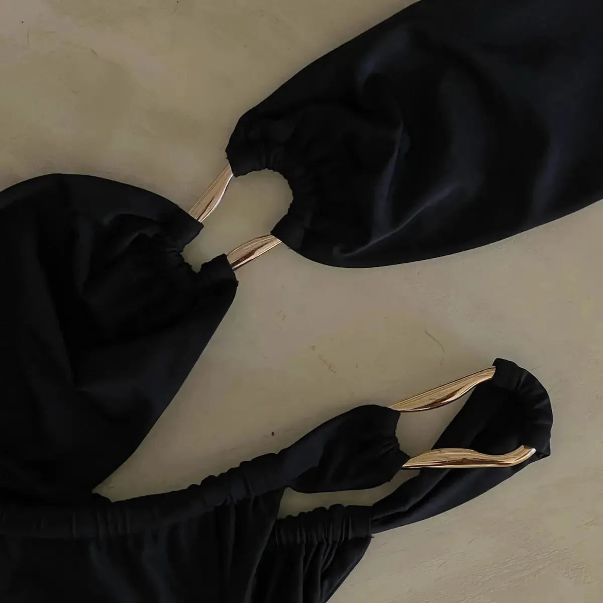 Biquini-Feminino-Elegante-Fio-Dental-Aurea-Preta-5