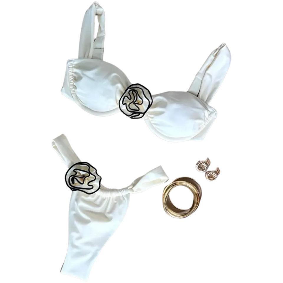 Biquini-Feminino-Floral-Chic-Branco-com-Bojo-e-Detalhe-Floral