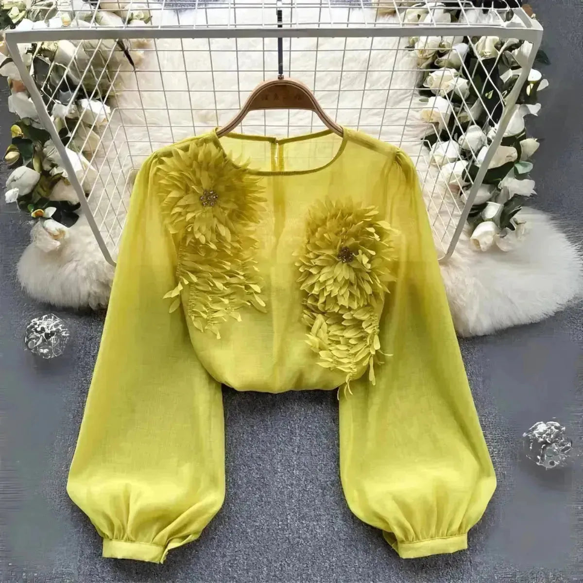 Blusa-Feminina-Manga-Longa-com-Flores-Elegantes-Amarela-2