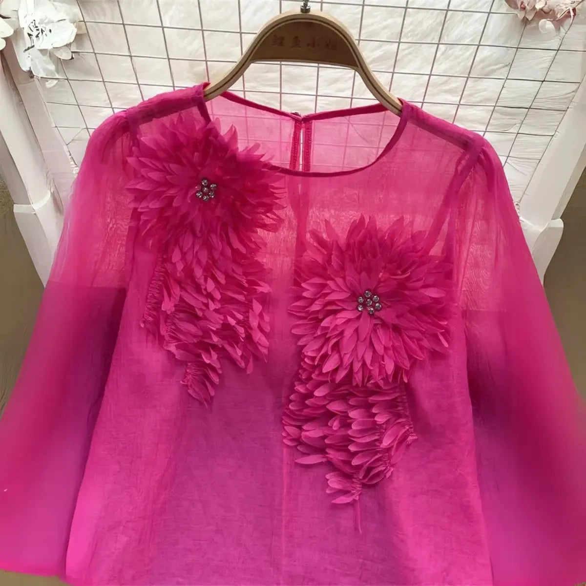 Blusa-Manga-Longa-Feminina-Floral-para-Eventos-Rosa-Choque-3