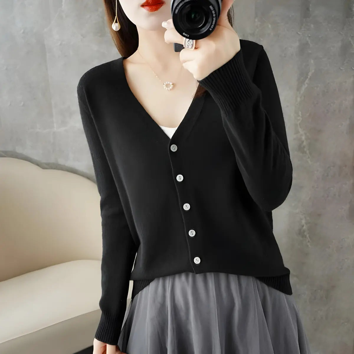 Cardigan-Elegance-Supreme-Noir-Classique-2