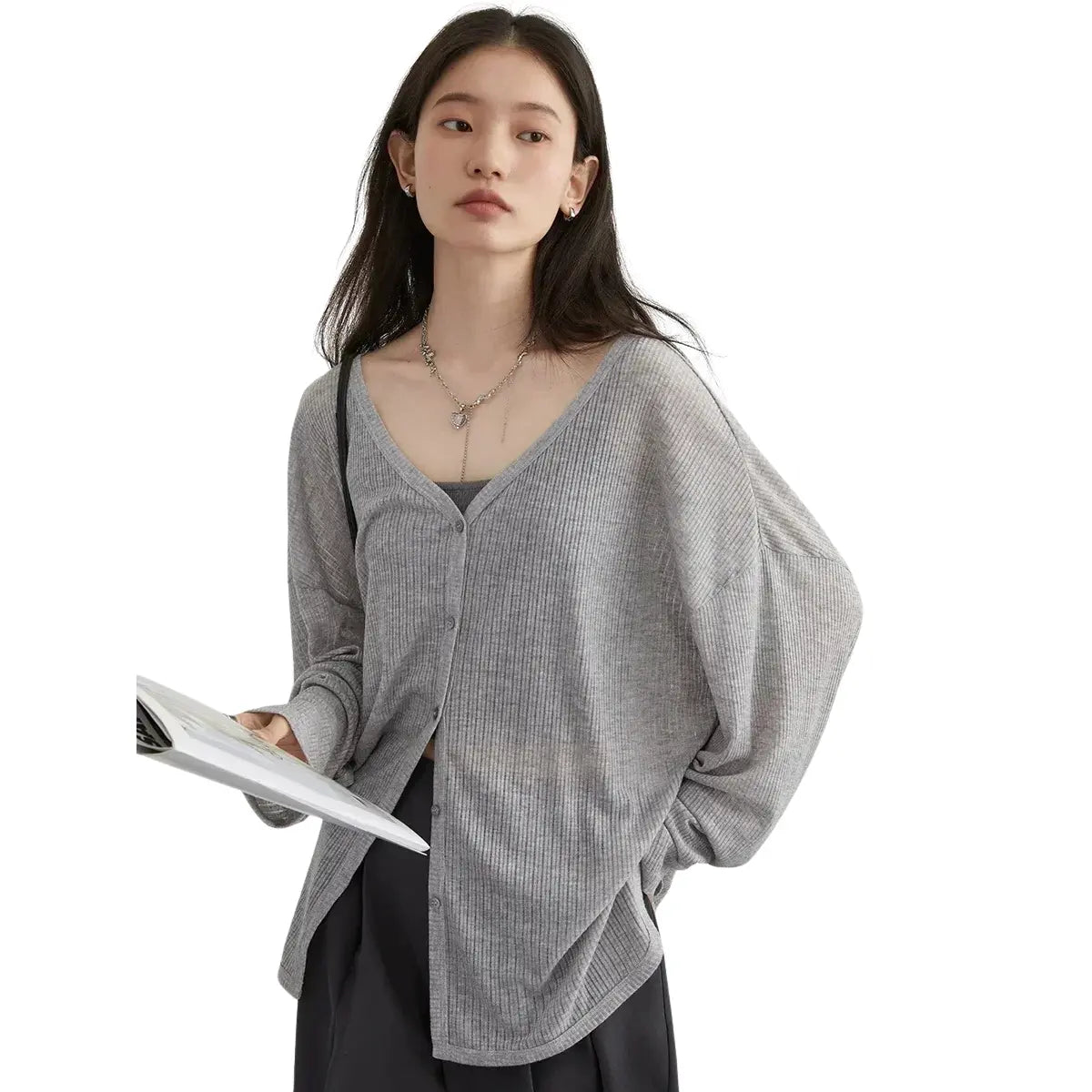 Cardigan-Feminino-Maison-Elegante-em-Tricot-Leve-Cinza-Mescla-3