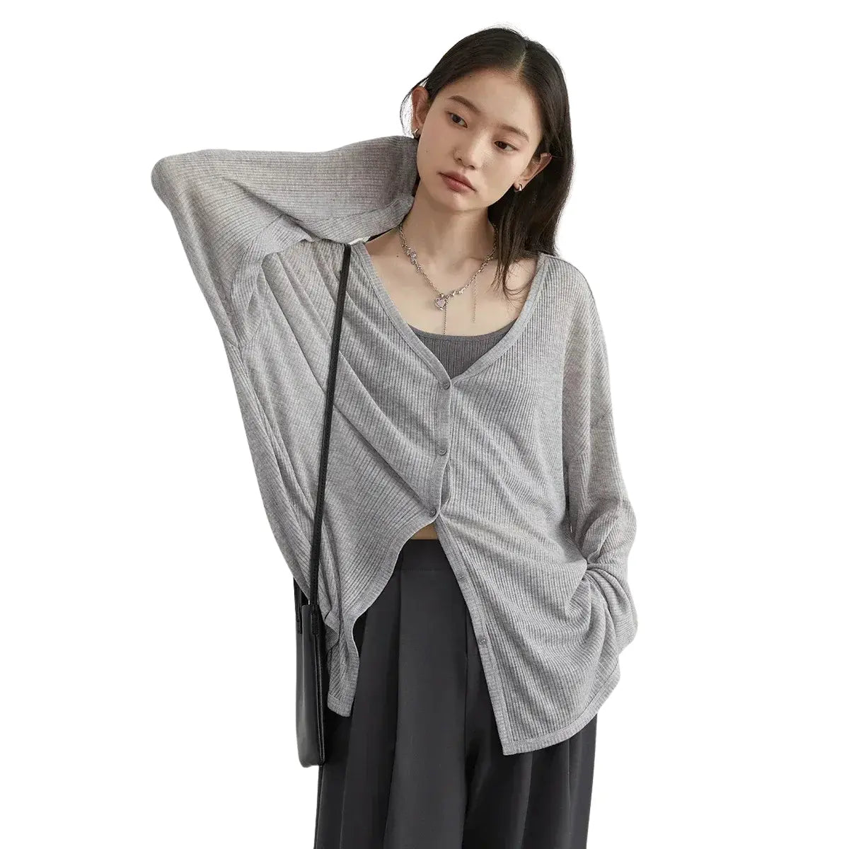 Cardigan-Feminino-Maison-Elegante-em-Tricot-Leve-Cinza-Mescla-4