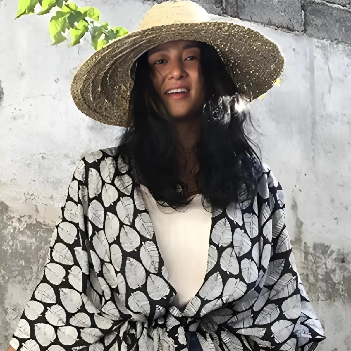 Saida-de-Praia-Riviera-elegance-Folhagem-Monochrome-2