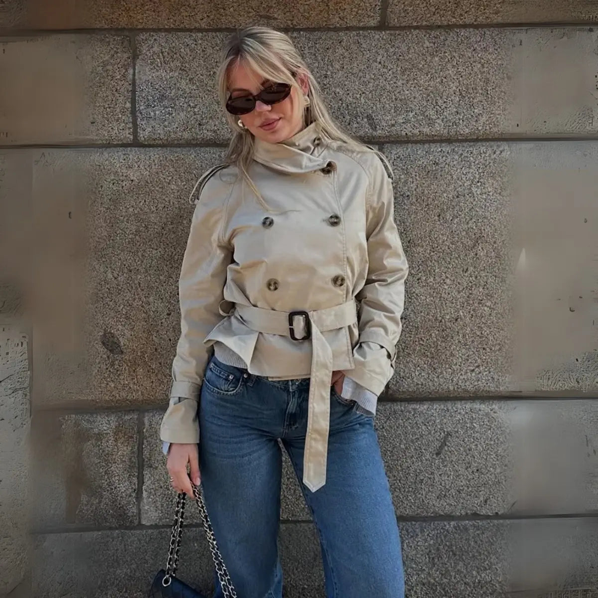 Trench-Coat-Feminino-Noble-Essence-Curto-Bege-Turtleneck-5