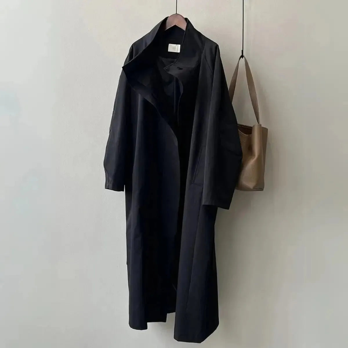 Trench-Coat-Noir-elegance-Feminino-Preto-Sofisticado-3