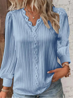 blusa-manga-longa-feminina-azul-claro-com-detalhes-em-renda